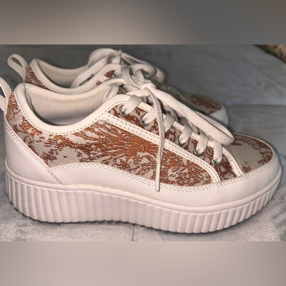 Boho, shabby chic, Pre-owned, Dream Pairs, platform walking shoe. - Picture 2 of 7